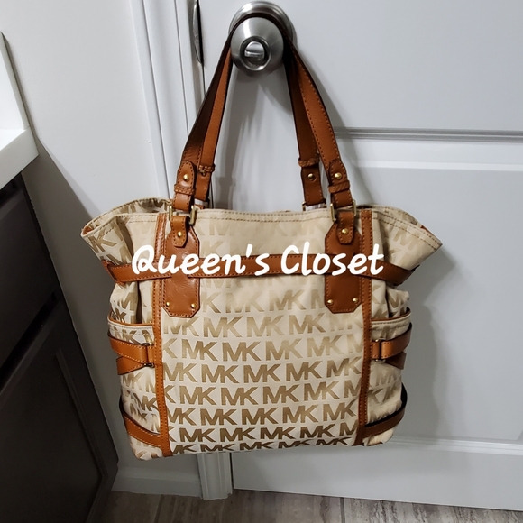 MICHAEL Michael Kors | Large Gansevoort Tote in Signature Monogram Jacquard - Picture 3 of 12